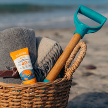 Load image into Gallery viewer, kids mineral sunscreen cream beach bucket
